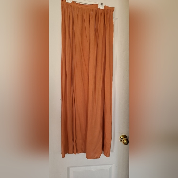 Long skirt - Picture 1 of 5